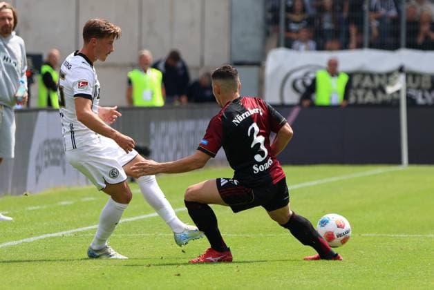 02.08.2025, Fussball, Herren, 2. Bundesliga, Saison 2025 2026, SV 07 Elversberg - 1. FC Nürnberg, Lukas Petkov (SV 07 Elversberg), Danilo Soares (1. FC Nürnberg) Elversberg Ursapharm-Arena an der Kaiserlinde Saarland Deutschland (DEU)