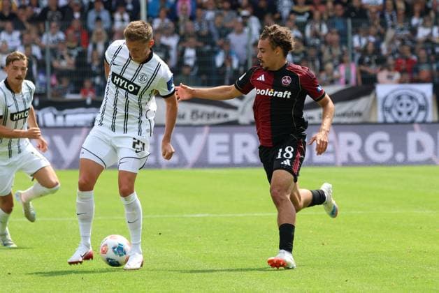 02.08.2025, Fussball, Herren, 2. Bundesliga, Saison 2025 2026, SV 07 Elversberg - 1. FC Nürnberg, Carlo Sickinger (SV 07 Elversberg), Rafael Lubach (1. FC Nürnberg) Elversberg Ursapharm-Arena an der Kaiserlinde Saarland Deutschland (DEU)