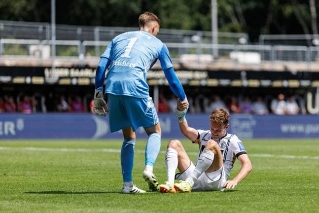 Jan Reichert (1.FC Nuernberg) hilft Tom Zimmerschied (SV 07 Elversberg), SV Elversberg vs 1.FC Nuernberg, Fussball, 2. Bundesliga, 1. Spieltag, Saison 2025 2026, 02.08.2025 DFB regulations prohibit any use of photographs as image sequences and or quasi-video. SV Elversberg vs 1.FC Nuernberg, Fussball, 2. Bundesliga, 1. Spieltag, Saison 2025 2026, 02.08.2025