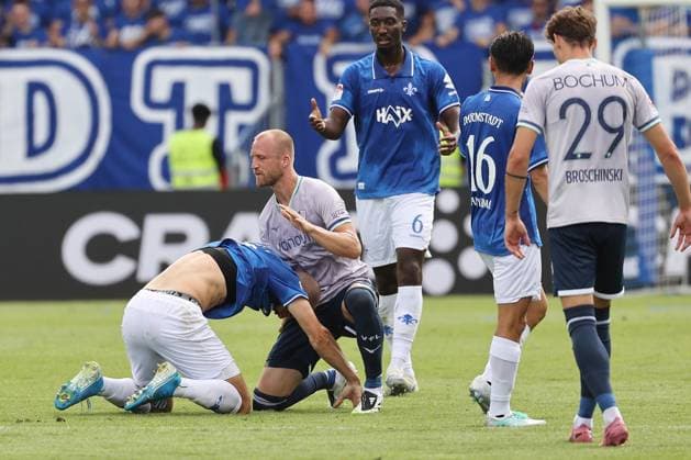 02.08.2025, xtvx, Fussball 2.Bundesliga, SV Darmstadt 98 - VfL Bochum v.l. Aleksandar Vukotic (SV Darmstadt 98) Philipp Strompf (VfL Bochum) (DFL DFB REGULATIONS PROHIBIT ANY USE OF PHOTOGRAPHS as IMAGE SEQUENCES and or QUASI-VIDEO) Darmstadt