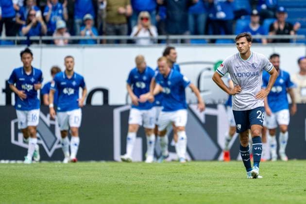 Isac Lidberg (SV Darmstadt 1898, 07) und Team bejubeln das Tor zum 2;1, davor Romario Rösch (VfL Bochum, 26) ist enttäuscht GER, SV Darmstadt 98 vs. VfL Bochum, Fussball, 2. Bundesliga, 1. Spieltag, Saison 2025 2026, 02.08.2025. DFL REGULATIONS PROHIBIT ANY USE OF PHOTOGRAPHS AS IMAGE SEQUENCES AND OR QUASI VIDEO GER, SV Darmstadt 98 vs. VfL Bochum, Fussball, 2. Bundesliga, 1. Spieltag, Saison 2025 2026, 02.08.2025 Darmstadt