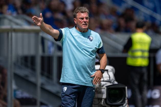 Dieter Hecking (VfL Bochum, Chef‘Trainer) gestikuliert, GER, SV Darmstadt 98 vs. VfL Bochum, Fussball, 2. Bundesliga, 1. Spieltag, Saison 2025 2026, 02.08.2025. DFL REGULATIONS PROHIBIT ANY USE OF PHOTOGRAPHS AS IMAGE SEQUENCES AND OR QUASI VIDEO GER, SV Darmstadt 98 vs. VfL Bochum, Fussball, 2. Bundesliga, 1. Spieltag, Saison 2025 2026, 02.08.2025 Darmstadt