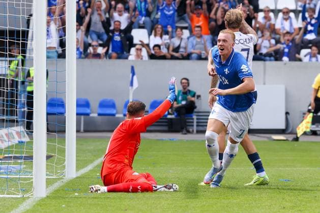 2025.08.02 xJFAx 2.Bundesliga Saison 2025 26 1.Spieltag SV Darmstadt 98 -VFL Bochum v.l., goalkeeper, Torwart Timo Horn (VFL Bochum), Isac Alexi Sivert Lidberg (SV Darmstadt 98) schiesst das Tor zum 3:1 (DFL DFB REGULATIONS PROHIBIT ANY USE OF PHOTOGRAPHS as IMAGE SEQUENCES and or QUASI-VIDEO)