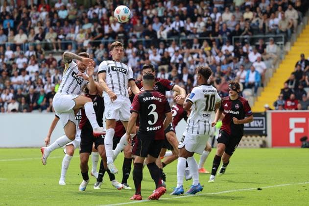 02.08.2025, Fussball, Herren, 2. Bundesliga, Saison 2025 2026, SV 07 Elversberg - 1. FC Nürnberg, Lukas Petkov (SV 07 Elversberg), Luca Schnellbacher (SV 07 Elversberg), Bambase Conte (SV 07 Elversberg), Danilo Soares (1. FC Nürnberg), Luka Lochoshvili (1. FC Nürnberg) Elversberg Ursapharm-Arena an der Kaiserlinde Saarland Deutschland (DEU)