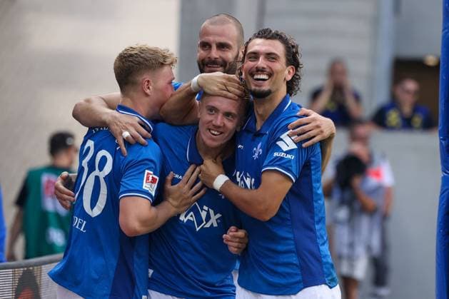 2025.08.02 xJFAx 2.Bundesliga Saison 2025 26 1.Spieltag SV Darmstadt 98 -VFL Bochum v.l., Clemens Riedel (SV Darmstadt 98), Aleksander Vukovic (SV Darmstadt 98), Isac Alexi Sivert Lidberg (SV Darmstadt 98), Fraser Hornby (SV Darmstadt 98) Torjubel, Goal celebration, celebrate the goal zum 3:1 (DFL DFB REGULATIONS PROHIBIT ANY USE OF PHOTOGRAPHS as IMAGE SEQUENCES and or QUASI-VIDEO)