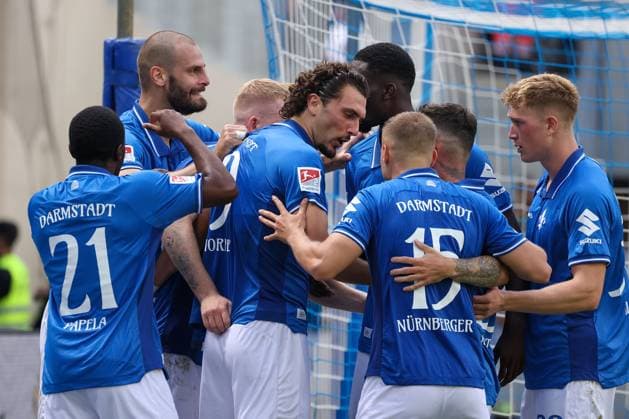 2025.08.02 xJFAx 2.Bundesliga Saison 2025 26 1.Spieltag SV Darmstadt 98 -VFL Bochum v.l.,SV Darmstadt 98 Torjubel, Goal celebration, celebrate the goal um Isac Alexi Sivert Lidberg (SV Darmstadt 98) (DFL DFB REGULATIONS PROHIBIT ANY USE OF PHOTOGRAPHS as IMAGE SEQUENCES and or QUASI-VIDEO)