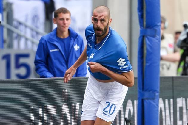 2025.08.02 xJFAx 2.Bundesliga Saison 2025 26 1.Spieltag SV Darmstadt 98 -VFL Bochum v.l., Aleksander Vukovic (SV Darmstadt 98) Torjubel, Goal celebration, celebrate the goal zum 4:1 (DFL DFB REGULATIONS PROHIBIT ANY USE OF PHOTOGRAPHS as IMAGE SEQUENCES and or QUASI-VIDEO)