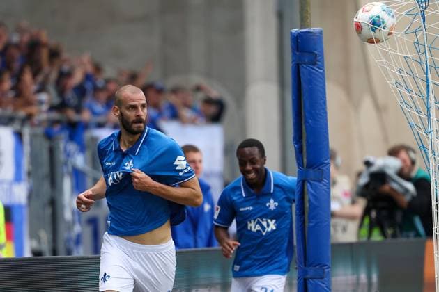 2025.08.02 xJFAx 2.Bundesliga Saison 2025 26 1.Spieltag SV Darmstadt 98 -VFL Bochum v.l., Aleksander Vukovic (SV Darmstadt 98) Torjubel, Goal celebration, celebrate the goal zum 4:1 (DFL DFB REGULATIONS PROHIBIT ANY USE OF PHOTOGRAPHS as IMAGE SEQUENCES and or QUASI-VIDEO)