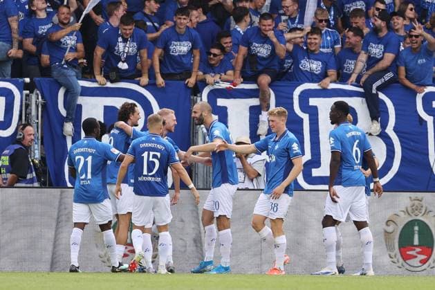 02.08.2025, xtvx, Fussball 2.Bundesliga, SV Darmstadt 98 - VfL Bochum v.l. Goal scored, Tor zum 3:1 Isac Lidberg (SV Darmstadt 98) Torjubel, Goal celebration, celebrate the goal, celebrates scoring (DFL DFB REGULATIONS PROHIBIT ANY USE OF PHOTOGRAPHS as IMAGE SEQUENCES and or QUASI-VIDEO) Darmstadt