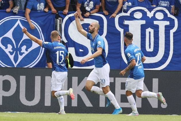 02.08.2025, xtvx, Fussball 2.Bundesliga, SV Darmstadt 98 - VfL Bochum v.l. Goal scored, Tor zum 4:1 Aleksandar Vukotic (SV Darmstadt 98) Torjubel, Goal celebration, celebrate the goal, celebrates scoring (DFL DFB REGULATIONS PROHIBIT ANY USE OF PHOTOGRAPHS as IMAGE SEQUENCES and or QUASI-VIDEO) Darmstadt