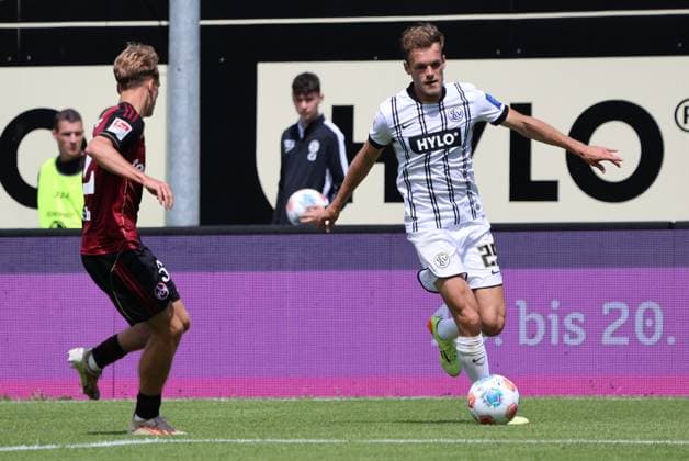 02.08.2025, Fussball, Herren, 2. Bundesliga, Saison 2025 2026, SV 07 Elversberg - 1. FC Nürnberg, Tom Zimmerschied (SV 07 Elversberg), Tim Janisch (1. FC Nürnberg) Elversberg Ursapharm-Arena an der Kaiserlinde Saarland Deutschland (DEU)