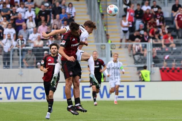 02.08.2025, Fussball, Herren, 2. Bundesliga, Saison 2025 2026, SV 07 Elversberg - 1. FC Nürnberg, Lukas Petkov (SV 07 Elversberg), Berkay Yilmaz (1. FC Nürnberg) Elversberg Ursapharm-Arena an der Kaiserlinde Saarland Deutschland (DEU)