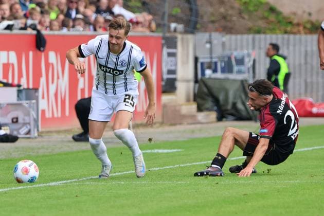 02.08.2025, Fussball, Herren, 2. Bundesliga, Saison 2025 2026, SV 07 Elversberg - 1. FC Nürnberg, Lukas Petkov (SV 07 Elversberg), Berkay Yilmaz (1. FC Nürnberg) Elversberg Ursapharm-Arena an der Kaiserlinde Saarland Deutschland (DEU)
