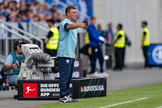Dieter Hecking (VfL Bochum, Chef‘Trainer) gestikuliert, GER, SV Darmstadt 98 vs. VfL Bochum, Fussball, 2. Bundesliga, 1. Spieltag, Saison 2025 2026, 02.08.2025. DFL REGULATIONS PROHIBIT ANY USE OF PHOTOGRAPHS AS IMAGE SEQUENCES AND OR QUASI VIDEO GER, SV Darmstadt 98 vs. VfL Bochum, Fussball, 2. Bundesliga, 1. Spieltag, Saison 2025 2026, 02.08.2025 Darmstadt