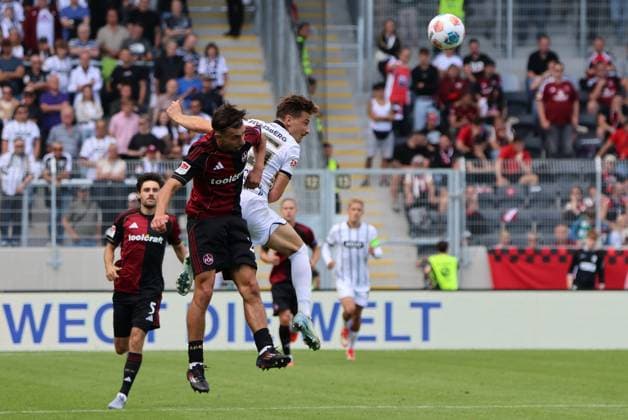 02.08.2025, Fussball, Herren, 2. Bundesliga, Saison 2025 2026, SV 07 Elversberg - 1. FC Nürnberg, Lukas Petkov (SV 07 Elversberg), Berkay Yilmaz (1. FC Nürnberg) Elversberg Ursapharm-Arena an der Kaiserlinde Saarland Deutschland (DEU)