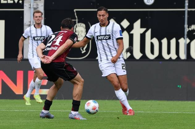 02.08.2025, Fussball, Herren, 2. Bundesliga, Saison 2025 2026, SV 07 Elversberg - 1. FC Nürnberg, Younes Ebnoutalib (SV 07 Elversberg), Luka Lochoshvili (1. FC Nürnberg) Elversberg Ursapharm-Arena an der Kaiserlinde Saarland Deutschland (DEU)
