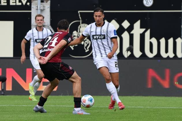 02.08.2025, Fussball, Herren, 2. Bundesliga, Saison 2025 2026, SV 07 Elversberg - 1. FC Nürnberg, Younes Ebnoutalib (SV 07 Elversberg), Luka Lochoshvili (1. FC Nürnberg) Elversberg Ursapharm-Arena an der Kaiserlinde Saarland Deutschland (DEU)