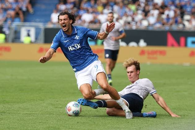 2025.08.02 xJFAx 2.Bundesliga Saison 2025 26 1.Spieltag SV Darmstadt 98 -VFL Bochum v.l., Fraser Hornby (SV Darmstadt 98), Mats Pannewig (VFL Bochum) Zweikampf, Action, Aktion, Battles for the Ball (DFL DFB REGULATIONS PROHIBIT ANY USE OF PHOTOGRAPHS as IMAGE SEQUENCES and or QUASI-VIDEO)