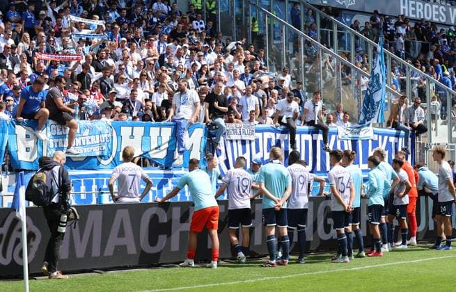 02.08.2025, xdcx, Fussball 2. Bundesliga, SV Darmstadt 98 - VfL Bochum, emonline, emspor, despor, v.l., Spieler des VfL Bochum nach dem Spiel bei den Fans DFL DFB REGULATIONS PROHIBIT ANY USE OF PHOTOGRAPHS AS IMAGE SEQUENCES AND OR QUASI-VIDEO.