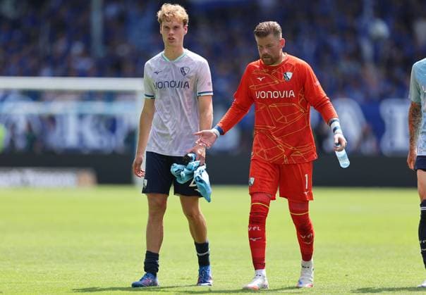 02.08.2025, xdcx, Fussball 2. Bundesliga, SV Darmstadt 98 - VfL Bochum, emonline, emspor, despor, v.l., Mats Pannewig (VfL Bochum), Torwart Timo Horn (VfL Bochum) enttaeuscht, enttaeuscht schauend, dissapointed, traurig, frustiert, frust, gefrustet DFL DFB REGULATIONS PROHIBIT ANY USE OF PHOTOGRAPHS AS IMAGE SEQUENCES AND OR QUASI-VIDEO.
