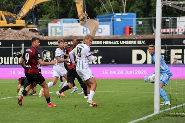 02.08.2025, Fussball, Herren, 2. Bundesliga, Saison 2025 2026, SV 07 Elversberg - 1. FC Nürnberg, Kopfball zum 1:0, Torschütze: Maximilian Rohr (SV 07 Elversberg) Elversberg Ursapharm-Arena an der Kaiserlinde Saarland Deutschland (DEU)