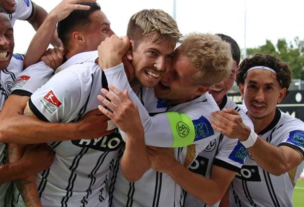02.08.2025, xpfrx, Fussball 2.Bundesliga, SV Elversberg - 1.FC Nürnberg v.l. Maximilian Rohr, Lukas Pinckert (Elversberg) bejubeln das Tor zum 1:0 (DFL DFB REGULATIONS PROHIBIT ANY USE OF PHOTOGRAPHS as IMAGE SEQUENCES and or QUASI-VIDEO) Elversberg