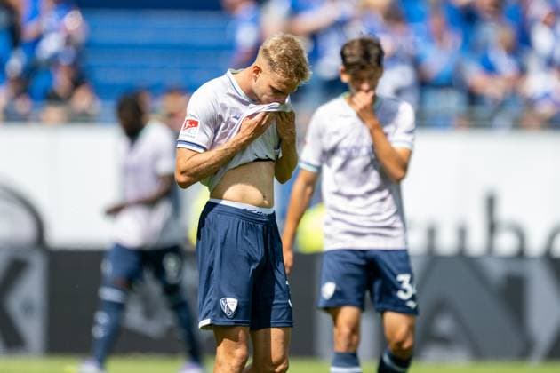 Leandro Morgalla (VfL Bochum, 39) ist enttäuscht über die Niederlage, GER, SV Darmstadt 98 vs. VfL Bochum, Fussball, 2. Bundesliga, 1. Spieltag, Saison 2025 2026, 02.08.2025. DFL REGULATIONS PROHIBIT ANY USE OF PHOTOGRAPHS AS IMAGE SEQUENCES AND OR QUASI VIDEO GER, SV Darmstadt 98 vs. VfL Bochum, Fussball, 2. Bundesliga, 1. Spieltag, Saison 2025 2026, 02.08.2025 Darmstadt