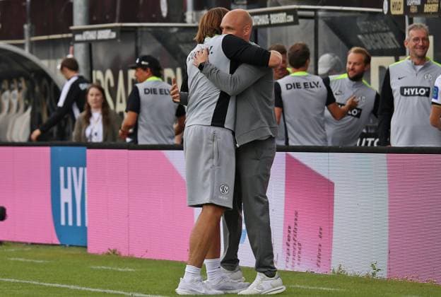 02.08.2025, xpfrx, Fussball 2.Bundesliga, SV Elversberg - 1.FC Nürnberg v.l. Trainer Vincent Wagner, Sportdirektor Nils-Ole Book (Elversberg) bejubeln den Sieg direkt nach Abpfiff (DFL DFB REGULATIONS PROHIBIT ANY USE OF PHOTOGRAPHS as IMAGE SEQUENCES and or QUASI-VIDEO) Elversberg