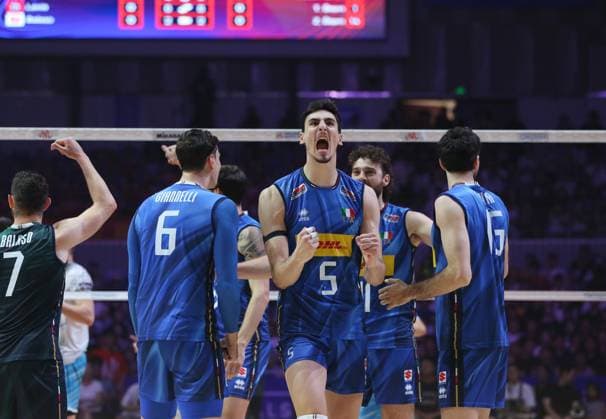 (250802) -- NINGBO, Aug. 2, 2025 -- Players of Italy celebrate during the semifinal match between Italy and Slovenia at the 2025 Volleyball Nations League (VNL) Men s Final Round in Ningbo, east China s Zhejiang Province, Aug. 2, 2025. (Photo by Xinhua) (SP)CHINA-NINGBO-VOLLEYBALL-VOLLEYBALL NATIONS LEAGUE-ITALY VS SLOVENIA (CN) SuoxXianglu 