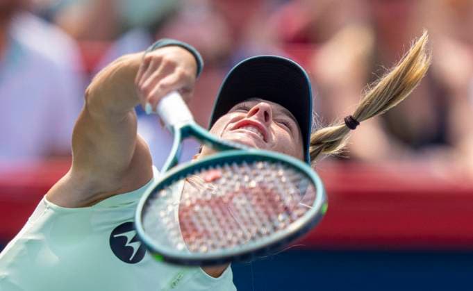 Sport Bilder des Tages August 2, 2025, Montreal, Pq, Canada: McCartney Kessler of the United States serves to Marta Kostyuk of Ukraine during round of 16 tennis action at the National Bank Open in Montreal, Saturday, Aug. 2, 2025. Canada News - August 2, 2025  - ZUMAc35_ 20250802_zaf_c35_013 Copyright: xChristinnexMuschix