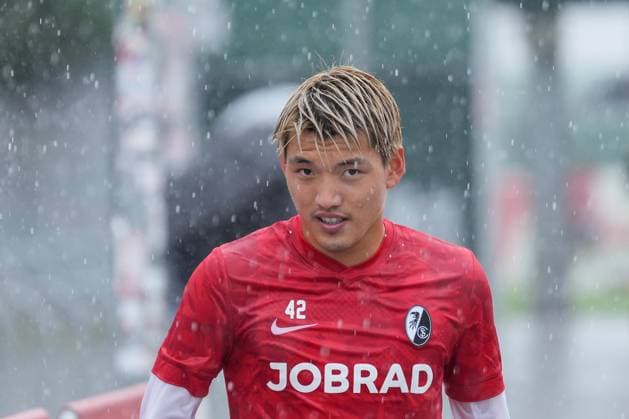 Ritsu Doan (SC Freiburg, 42) im Regen Fussball, Testspiel, SC Freiburg vs. Hamburger SV, 02.08.2025, Europa-Park Stadion, Freiburg, Deutschland, Freiburg Europa-Park Stadion Baden-Wuerttemberg Deutschland Copyright: xArnexAmbergx