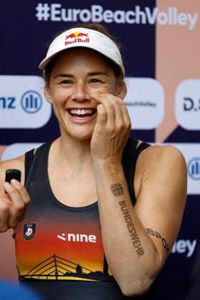 Düsseldorf, Deutschland, CEV EuroBeachVolley 2025 Europameisterschaft im Beach volleyball, Beachvolleyball auf der Anlage des Rochusclub in Düsseldorf 02.08.2025 Damen Halbfinale MÜLLER Svenja (GER) 1 und TILLMANN Cinja (GER) 2 gegen VIEIRA ClÃ mence (FRA) 1 und CHAMEREAU Aline (FRA) 2 TILLMANN Cinja (GER)