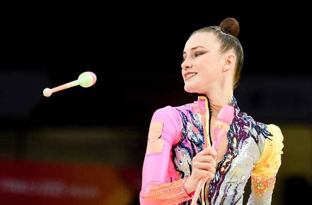 Sport Bilder des Tages 02.08.2025, xhbx, Turnen Rhythmische Sportgymnastik DM Gerätefinals, Die Finals 2025 v.l.Darja Varfolomeev (TSV Schmiden) mit Keulen (DFL DFB REGULATIONS PROHIBIT ANY USE OF PHOTOGRAPHS as IMAGE SEQUENCES and or QUASI-VIDEO) Dresden *** 02 08 2025, xhbx, Gymnastics Rhythmic Gymnastics DM Apparatus Finals, The Finals 2025 v l Darja Varfolomeev TSV Schmiden with clubs DFL DFB REGULATIONS PROHIBIT ANY USE OF PHOTOGRAPHS as IMAGE SEQUENCES and or QUASI VIDEO Dresden