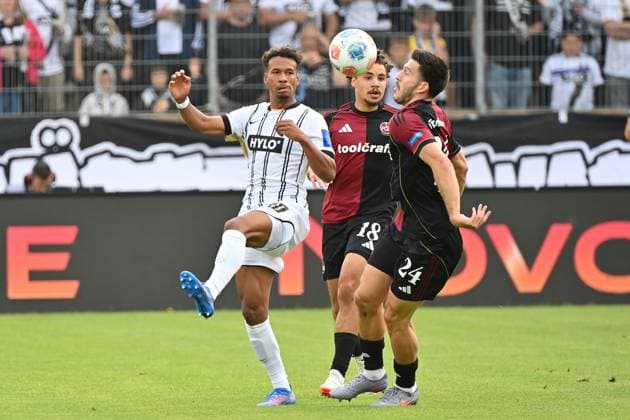 02.08.2025, xjrdrx, Fussball 2.Bundesliga, SV Elversberg - 1.FC Nürnberg v.l. Fisnik Conte (SV Elversberg) Rafael Lubach (1.FC Nuernberg) Luka Lochoshvili (1.FC Nuernberg) Zweikampf, Aktion, action, battle for the ball (DFL DFB REGULATIONS PROHIBIT ANY USE OF PHOTOGRAPHS as IMAGE SEQUENCES and or QUASI-VIDEO) Elversberg
