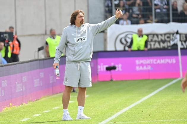 02.08.2025, xjrdrx, Fussball 2.Bundesliga, SV Elversberg - 1.FC Nürnberg v.l. Trainer Vincent Wagner (SV Elversberg) (DFL DFB REGULATIONS PROHIBIT ANY USE OF PHOTOGRAPHS as IMAGE SEQUENCES and or QUASI-VIDEO) Elversberg