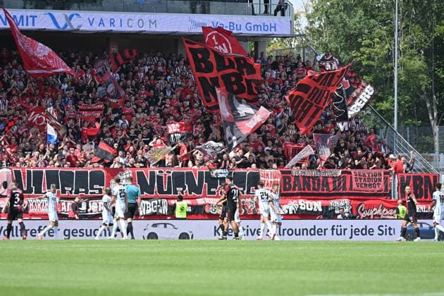 02.08.2025, xjrdrx, Fussball 2.Bundesliga, SV Elversberg - 1.FC Nürnberg v.l. Fans 1.FC Nuernberg Stimmung (DFL DFB REGULATIONS PROHIBIT ANY USE OF PHOTOGRAPHS as IMAGE SEQUENCES and or QUASI-VIDEO) Elversberg
