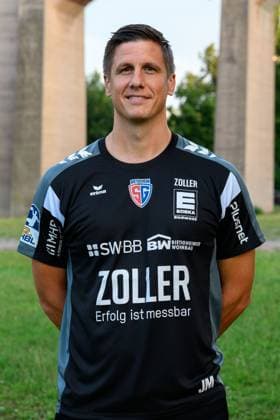 Bietigheim: HBL - 25 26 - SG BBM Bietigheim - Fotoshooting Torwart-Trainer Jürgen Müller Bietigheim-Bissingen Halle am Viadukt Baden-Württemberg Deutschland