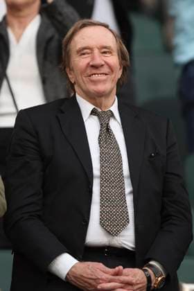 Günter Netzer (Borussia Mönchengladbach) lacht waehrend des Vorbereitungsspiels zwischen Borussia Mönchengladbach und Valencia CF im Borussia-Park am 02. August 2025 in Mönchengladbach, Deutschland. (Foto von Oliver Kaelke DeFodi Images) +++ Günter Netzer (Borussia Mönchengladbach) laughs during the pre-season friendly match between Borussia Mönchengladbach and Valencia CF at Borussia Park on August 2, 2025 in Mönchengladbach, Germany. (Photo by Oliver Kaelke DeFodi Images) (Photo by Oliver Kaelke DeFodi Images) *** Günter Netzer Borussia Mönchengladbach laughs during the pre season friendly match between Borussia Mönchengladbach and Valencia CF at Borussia Park on August 02, 2025 in Mönchengladbach, Germany, Germany Photo by Oliver Kaelke DeFodi Images Günter Netzer Borussia Mönchengladbach laughs during the pre season friendly match between Borussia Mönchengladbach and Valencia CF at Borussia Park on August 2, 2025 in Mönchengladbach, Germany Photo by Oliver Kaelke DeFodi Images Photo by Oliver Kaelke DeFodi Images