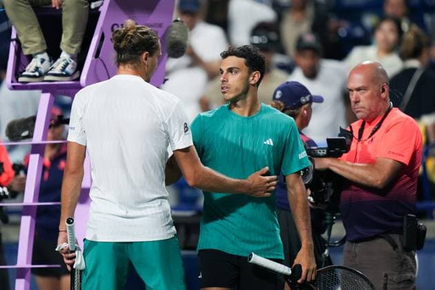ATP, Tennis Herren Masters 1000 National Bank Open Toronto Presented by Rogers 2025 - Day 8 Francisco Cerundolo of Argentina speaks with Alexander Zverev of Germany after retiring from the game due to injury during the Men s Singles round of 16 match on day 8 of the ATP Masters 1000 National Bank Open at Sobeys Stadium. on August 2, 2025 in Toronto, Canada. (Photo by Leonardo Ramirez Eyepix Group) Copyright: xLeonardoxRamirezx xEyepixxGroupx LR-01082025-04285