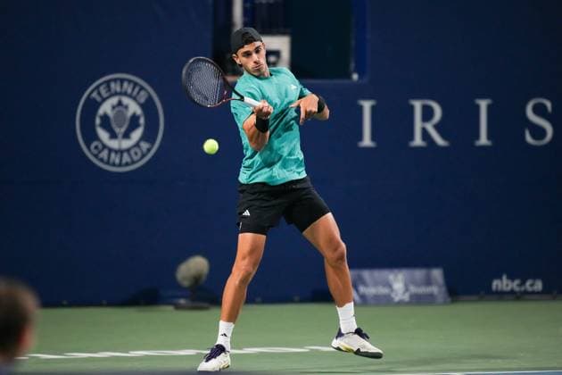 ATP, Tennis Herren Masters 1000 National Bank Open Toronto Presented by Rogers 2025 - Day 8 Francisco Cerundolo of Argentina plays a forehand against Alexander Zverev of Germany during the Men s Singles round of 16 match on day 8 of the ATP Masters 1000 National Bank Open at Sobeys Stadium. on August 2, 2025 in Toronto, Canada. (Photo by Leonardo Ramirez Eyepix Group) Copyright: xLeonardoxRamirezx xEyepixxGroupx LR-01082025-04037