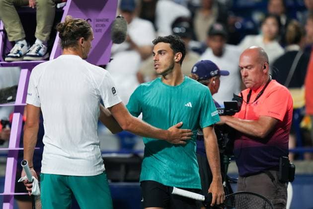 ATP, Tennis Herren Masters 1000 National Bank Open Toronto Presented by Rogers 2025 - Day 8 Francisco Cerundolo of Argentina speaks with Alexander Zverev of Germany after retiring from the game due to injury during the Men s Singles round of 16 match on day 8 of the ATP Masters 1000 National Bank Open at Sobeys Stadium. on August 2, 2025 in Toronto, Canada. (Photo by Leonardo Ramirez Eyepix Group) Copyright: xLeonardoxRamirezx xEyepixxGroupx LR-01082025-04289