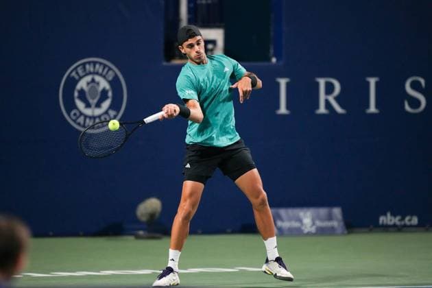 ATP, Tennis Herren Masters 1000 National Bank Open Toronto Presented by Rogers 2025 - Day 8 Francisco Cerundolo of Argentina plays a forehand against Alexander Zverev of Germany during the Men s Singles round of 16 match on day 8 of the ATP Masters 1000 National Bank Open at Sobeys Stadium. on August 2, 2025 in Toronto, Canada. (Photo by Leonardo Ramirez Eyepix Group) Copyright: xLeonardoxRamirezx xEyepixxGroupx LR-01082025-04036