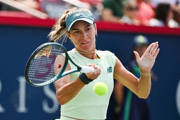 MONTREAL, QC - AUGUST 02: Mccartney Kessler (USA) returns the ball during a fourth round match at WTA, Tennis Damen National Bank Open on August 02, 2025 at IGA Stadium in Montreal, QC (Photo by David Kirouac Icon Sportswire) TENNIS: AUG 02 National Bank Open EDITORIAL USE ONLY Icon250802001