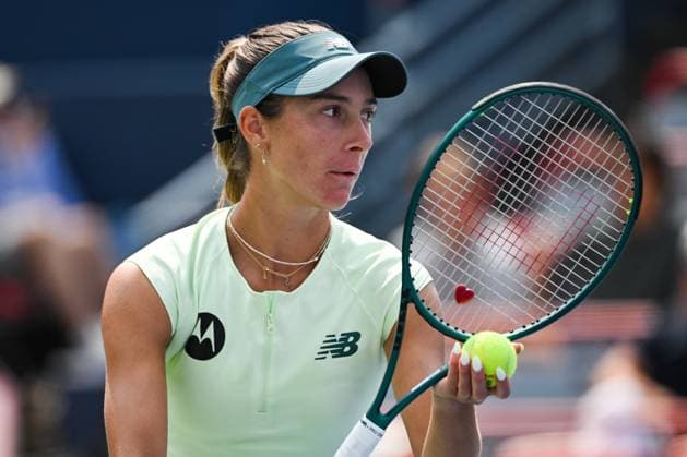 MONTREAL, QC - AUGUST 02: Mccartney Kessler (USA) serves the ball during a fourth round match at WTA, Tennis Damen National Bank Open on August 02, 2025 at IGA Stadium in Montreal, QC (Photo by David Kirouac Icon Sportswire) TENNIS: AUG 02 National Bank Open EDITORIAL USE ONLY Icon250802003