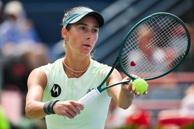 MONTREAL, QC - AUGUST 02: Mccartney Kessler (USA) serves the ball during a fourth round match at WTA, Tennis Damen National Bank Open on August 02, 2025 at IGA Stadium in Montreal, QC (Photo by David Kirouac Icon Sportswire) TENNIS: AUG 02 National Bank Open EDITORIAL USE ONLY Icon250802004