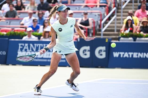 MONTREAL, QC - AUGUST 02: Mccartney Kessler (USA) returns the ball during a fourth round match at WTA, Tennis Damen National Bank Open on August 02, 2025 at IGA Stadium in Montreal, QC (Photo by David Kirouac Icon Sportswire) TENNIS: AUG 02 National Bank Open EDITORIAL USE ONLY Icon250802015