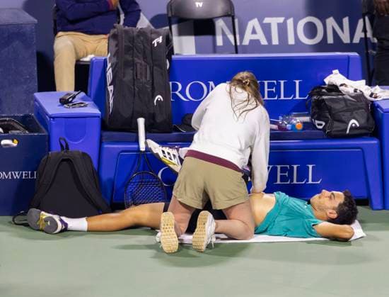 (250803) -- TORONTO, Aug. 3, 2025 -- Francisco Cerundolo (bottom) receives medical treatment during the men s singles round of 16 match between Alexander Zverev of Germany and Francisco Cerundolo of Argentina at the 2025 National Bank Open tennis tournament in Toronto, Canada, Aug. 2, 2025. (Photo by Xinhua) (SP) CANADA-TORONTO-TENNIS-NATIONAL BANK OPEN-MEN S SINGLES ZouxZheng 