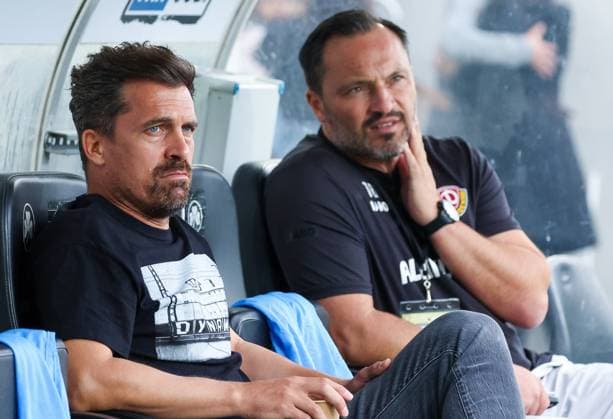 links nach rechts: Cheftrainer Thomas Stamm (SG Dynamo Dresden) mit Geschaeftsfuehrer Thomas Brendel (SG Dynamo Dresden), Spvgg Greuther Fuerth vs. SG Dynamo Dresden, DFL, 2. Bundesliga, Saison 2025 2026, Hinrunde, 1. Spieltag, 03.08.2025 DFB regulations prohibit any use of photographs as image sequences and or quasi-video Fuerth Bayern Deutschland