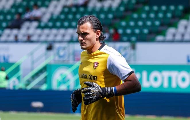 Tim Schreiber 1 (SG Dynamo Dresden) beim warmup, Spvgg Greuther Fuerth vs. SG Dynamo Dresden, DFL, 2. Bundesliga, Saison 2025 2026, Hinrunde, 1. Spieltag, 03.08.2025 DFB regulations prohibit any use of photographs as image sequences and or quasi-video Fuerth Bayern Deutschland