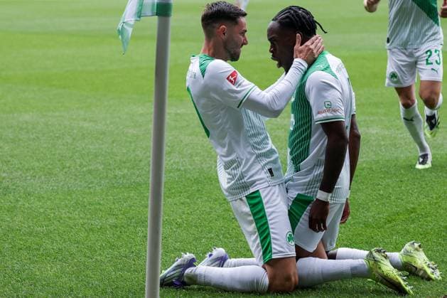 Jubel. von Branimir Hrgota 10 (Spvgg Greuther Fuerth) und Noel Futkeu 9 (Spvgg Greuther Fuerth) nach dem 1:0, Spvgg Greuther Fuerth vs. SG Dynamo Dresden, DFL, 2. Bundesliga, Saison 2025 2026, Hinrunde, 1. Spieltag, 03.08.2025 DFB regulations prohibit any use of photographs as image sequences and or quasi-video Fuerth Bayern Deutschland